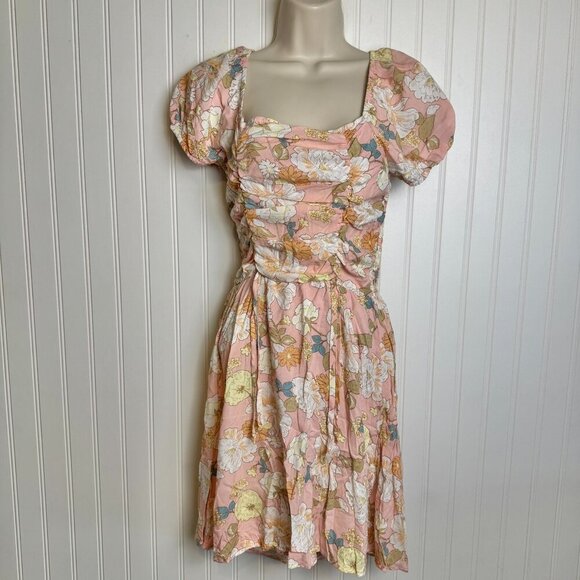 3rd+ Malt pink floral puff sleeve mini dress smocked back size medium G50 - Picture 1 of 7